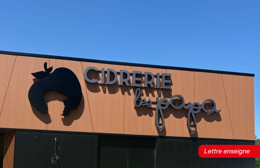 Enseigne extérieure en lettres découpées pour la Cidrerie Les Papas.