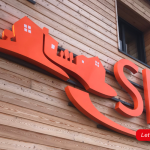 Lettre enseigne rouge en relief pour la façade Sler.